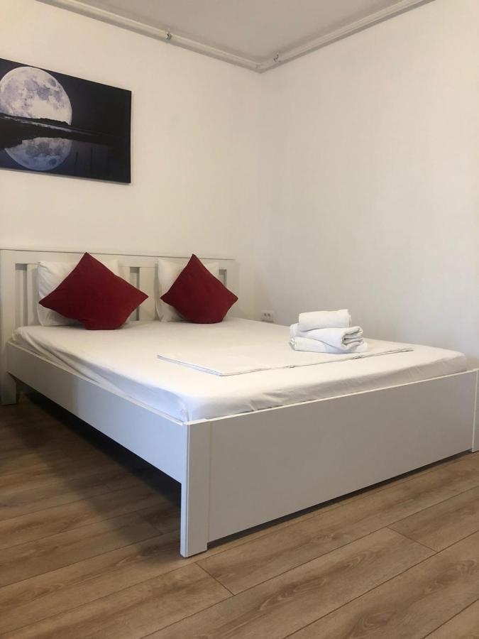 Beside Airport Apartment Otopeni Exterior photo